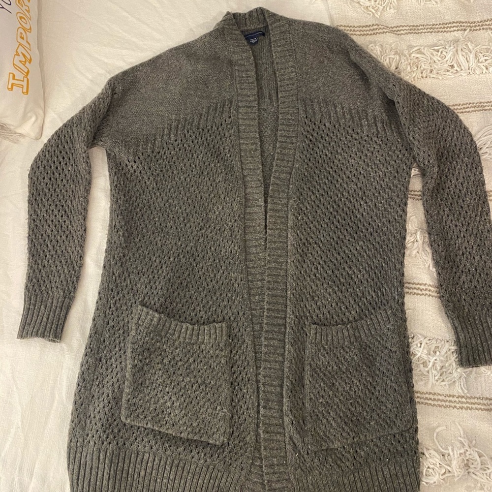 Gray American eagle women’s sweater